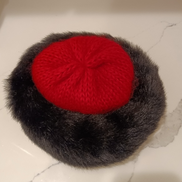 Aris Vintage Women's Knit and Fur Winter Hat, Red and Black - Picture 1 of 2